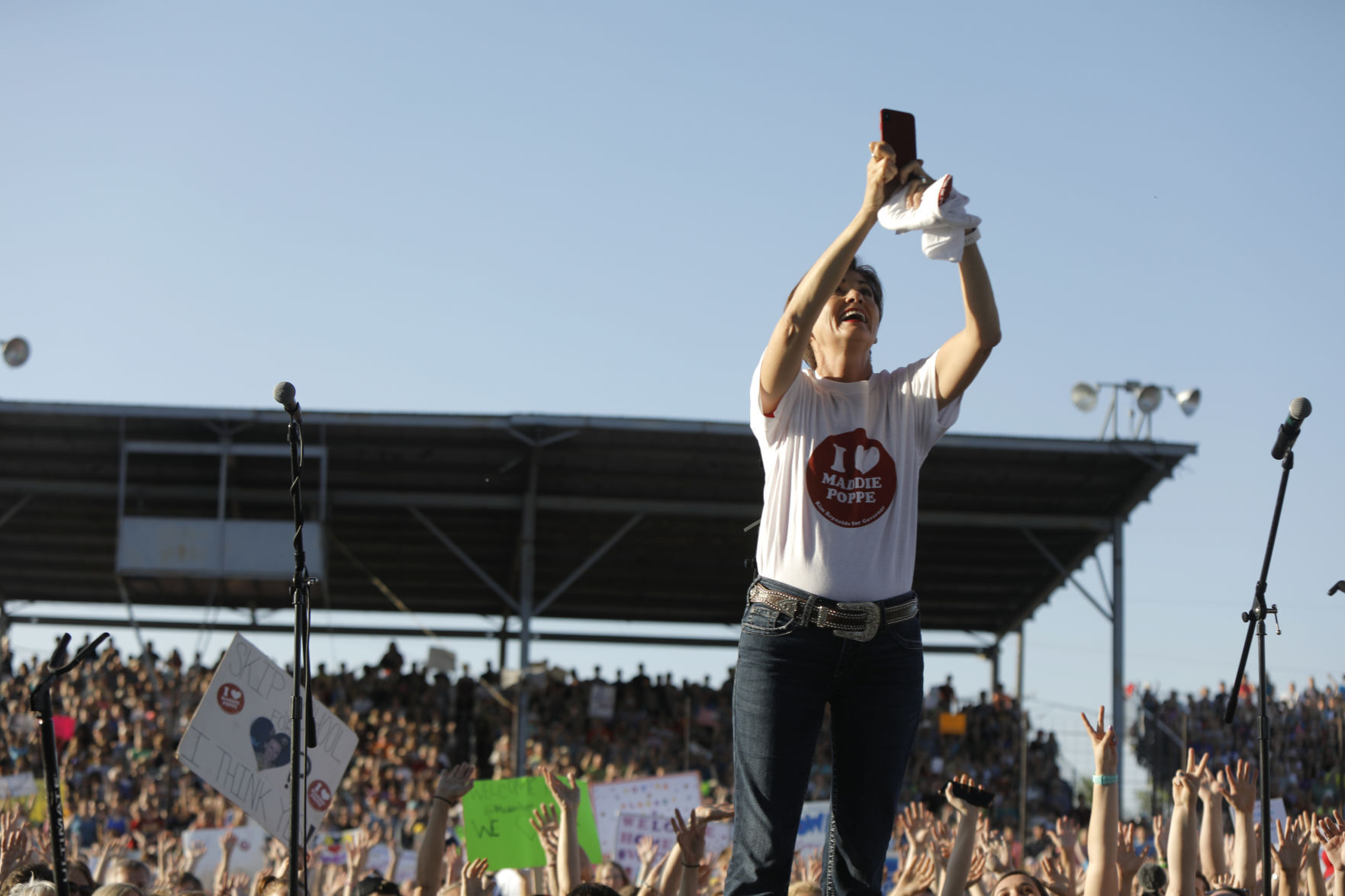 051518mp-Maddie-Poppe-concert-58